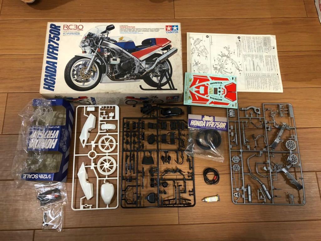 Tamiya 1/12 Scale Honda VFR750R  Motorcycle Sport Bike Model Kit from Japan 0834 画像1