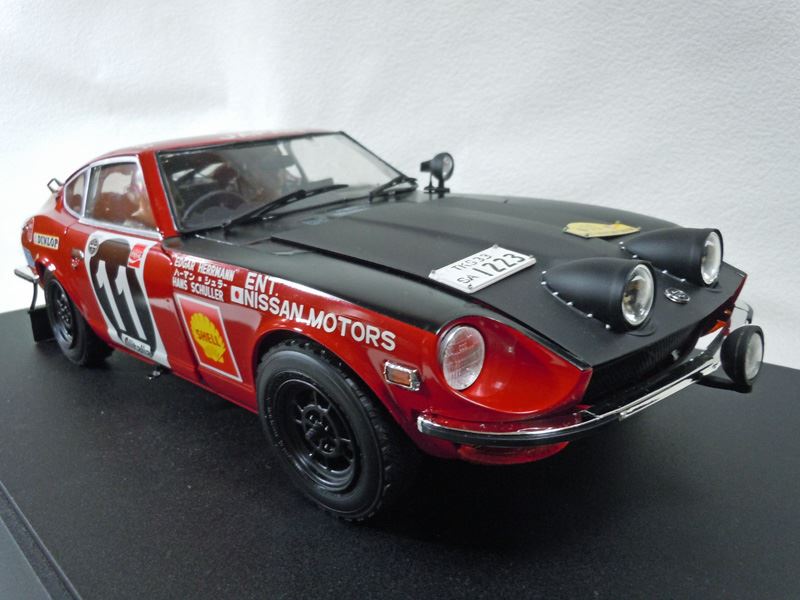 タミヤ製 ダットサン240Z フェアレディZサファリ仕様車 1/12 赤色